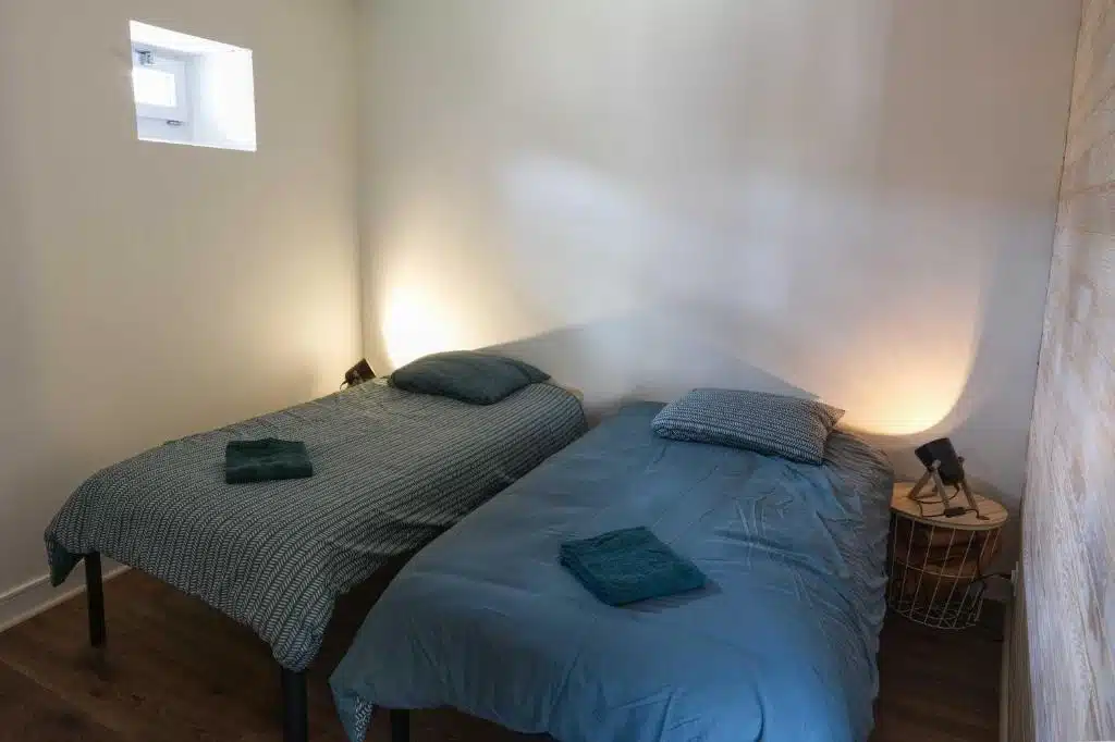 Chambre modulable avec lits jumeaux ou grand lit double au gîte Le Repose-Pieds au Monastier-sur-Gazeille.
